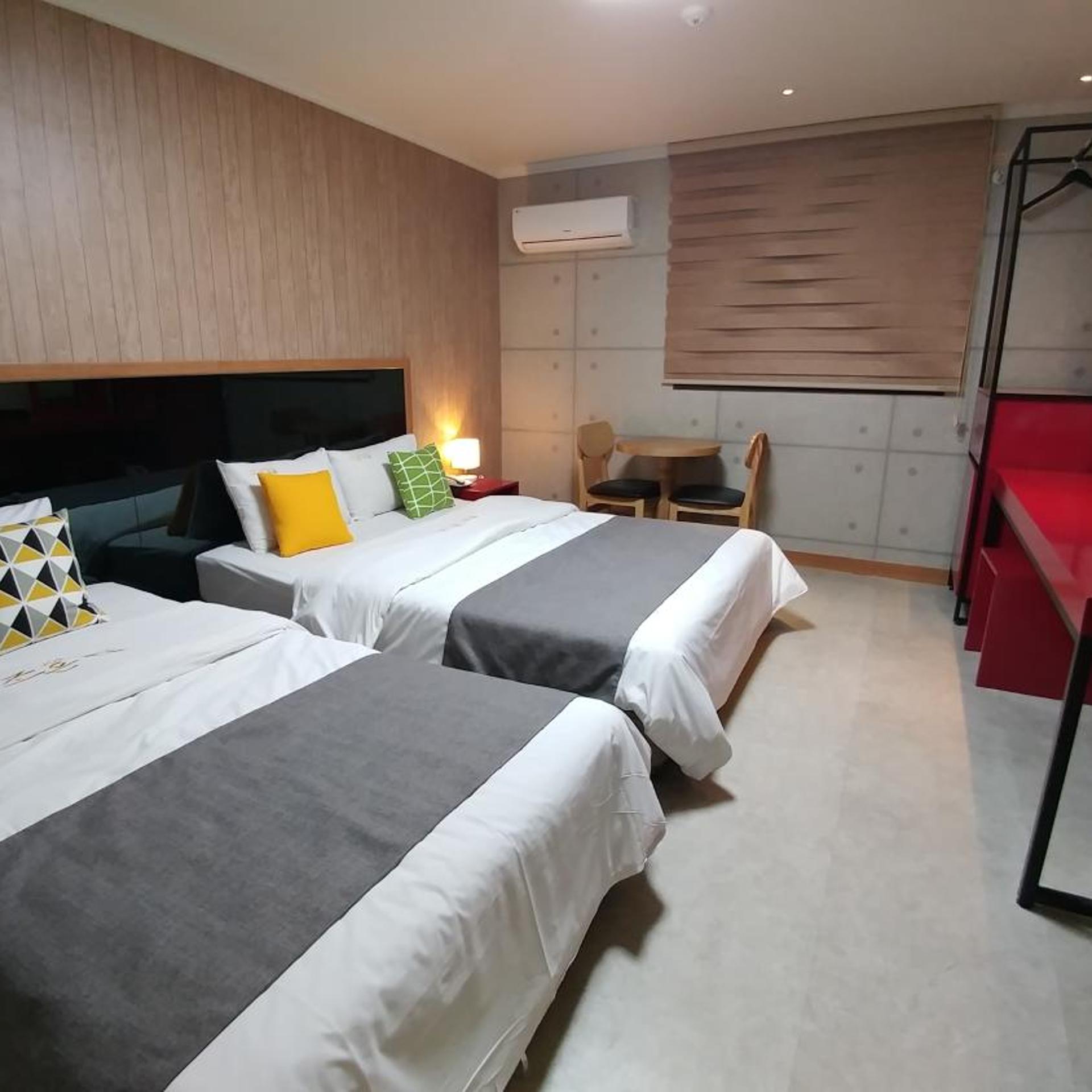 غرفة قياسية ثلاثية، HOTEL TONG YEONDONG JEJU 5/10