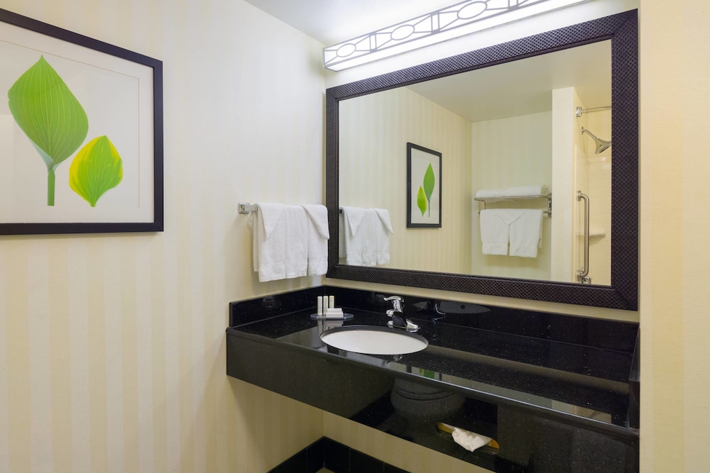 Fairfield Inn Suites By Marriott Lock Haven 16/26