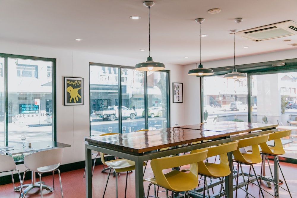 Ibis Newcastle 48/60