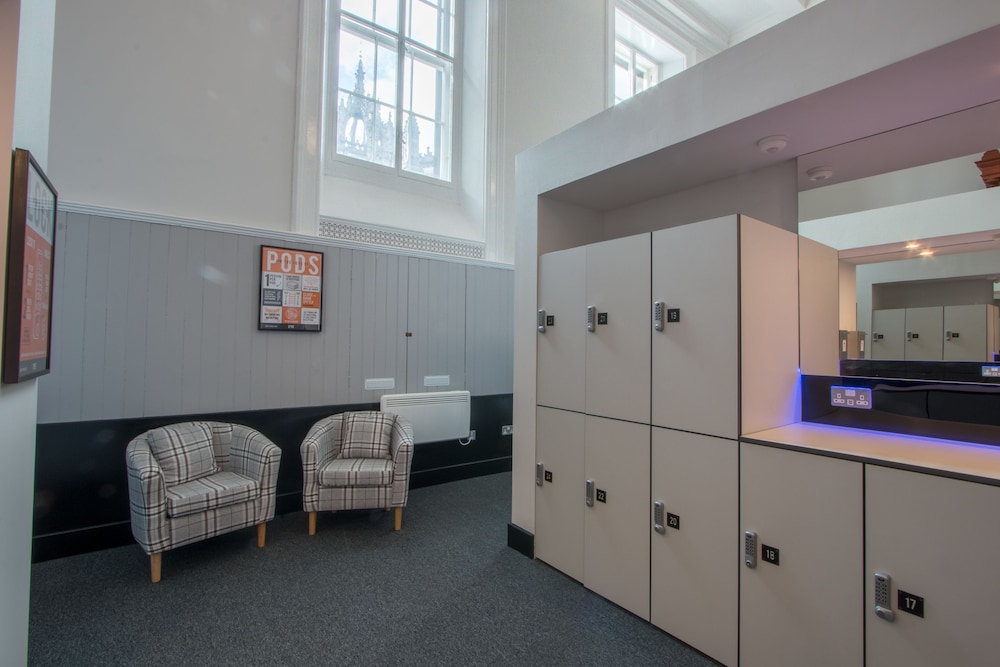 CoDE Pod Hostels THE CoURT 30/49