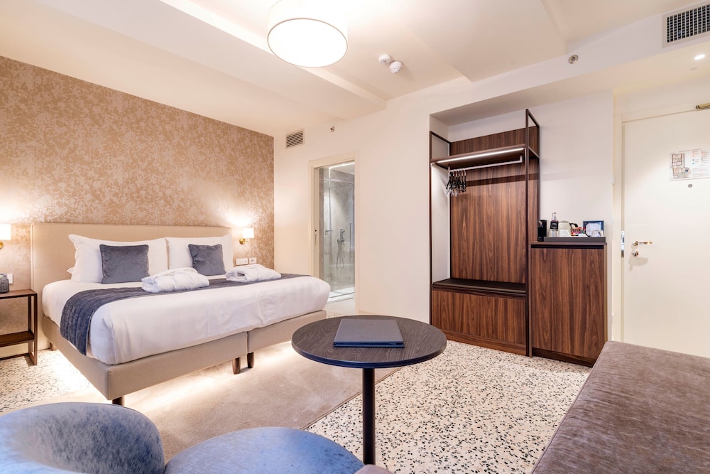 Nova, Junior Suite, House, Queen Bed