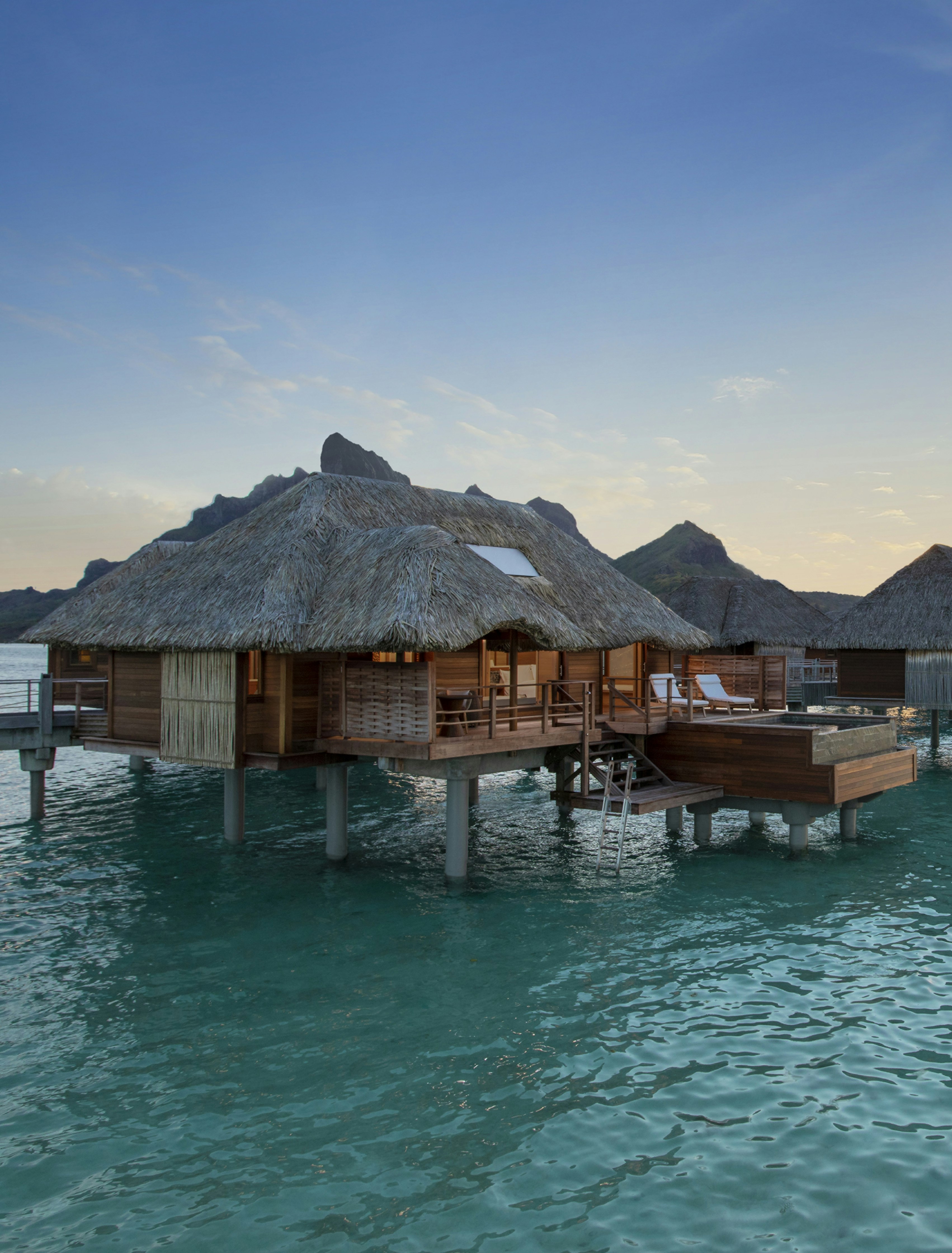 Four Seasons Resort Bora Bora 2/2