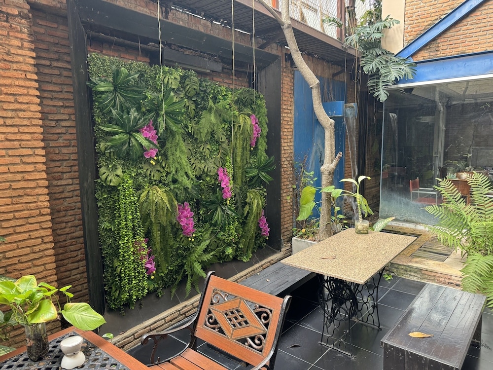 Silom Convent Garden 4/68