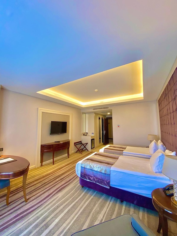 Morrian Hotel 25/50