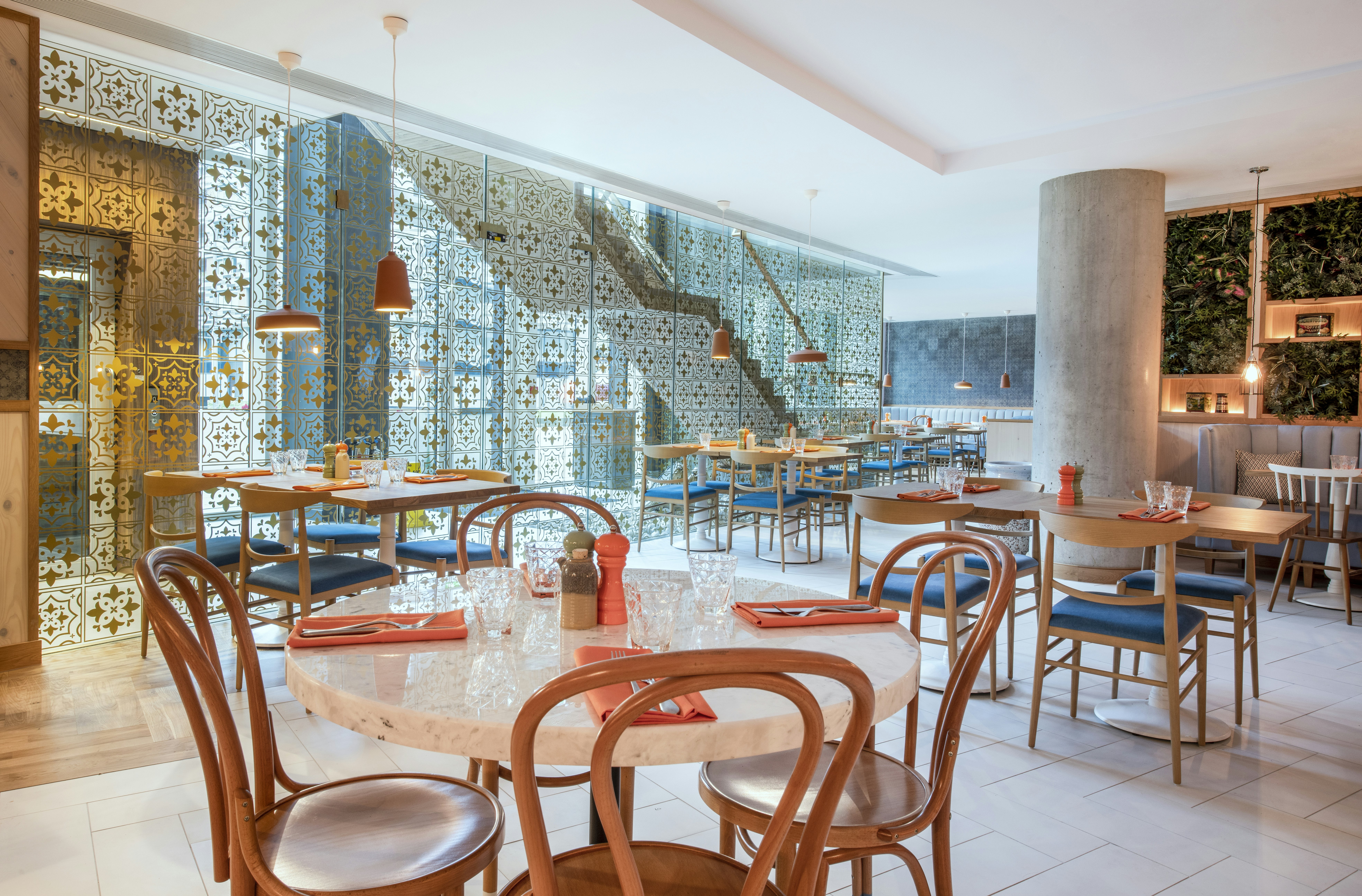 Lincoln Plaza London Curio Collection By Hilton 9/10