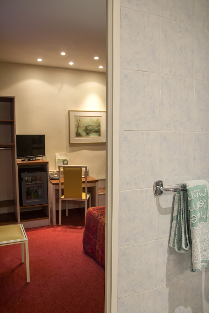 HOTEL TERMINUS MONTPARNASSE 42/63