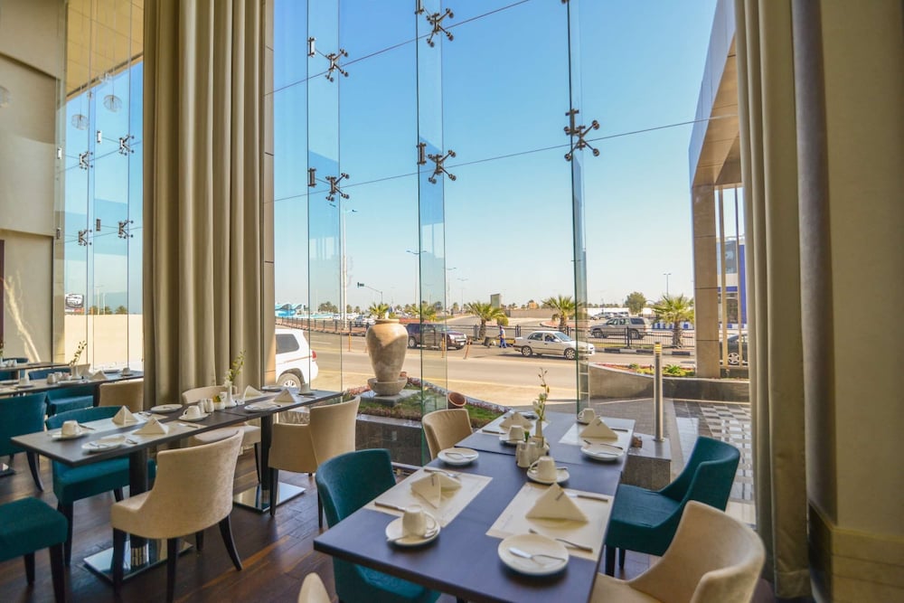 فندق جولدن توليب الدمام الكورنيش(Golden Tulip Dammam Corniche Hotel) 53/60