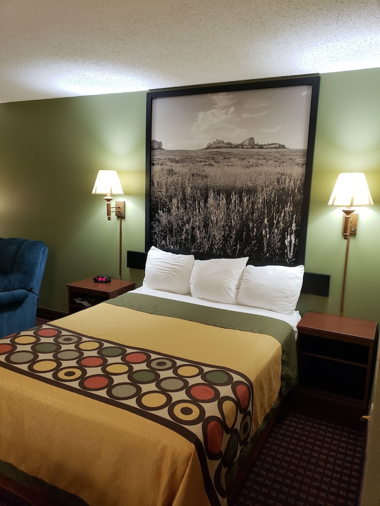 Super 8 by Wyndham Valentine NE 18/63