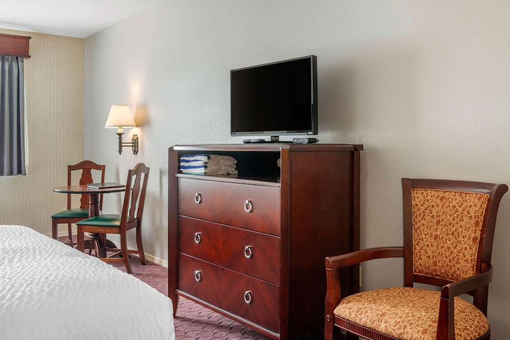 Wintergreen Hotel & Conference Center 40/49