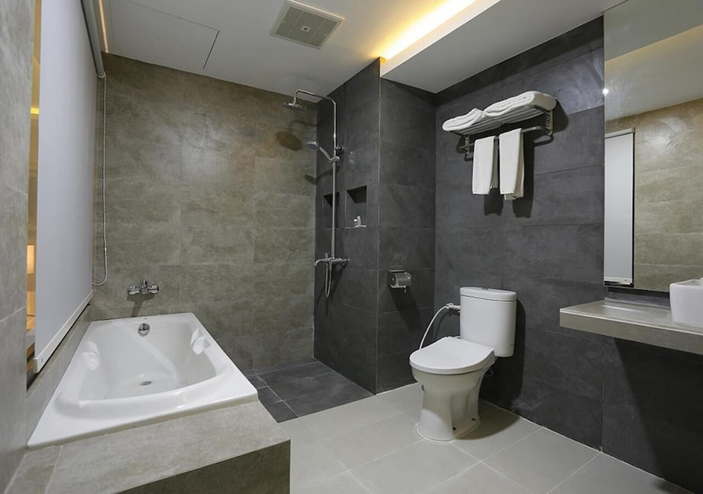 The K Hotel 24/48