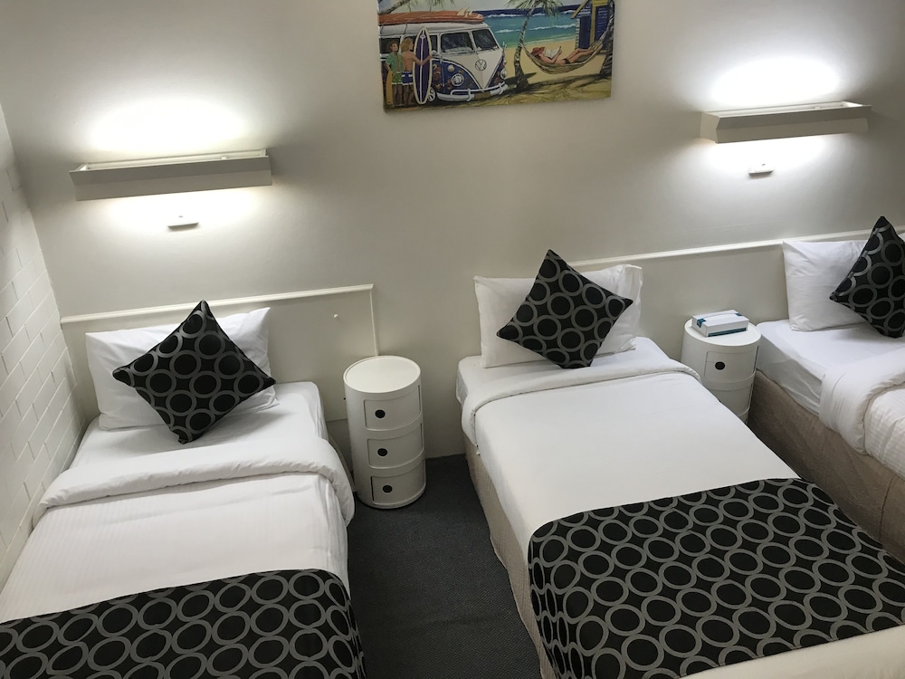 غرفة ديلوكس ثلاثية بثلاثة أسرّة، Coffs Shearwater Motel 2/2