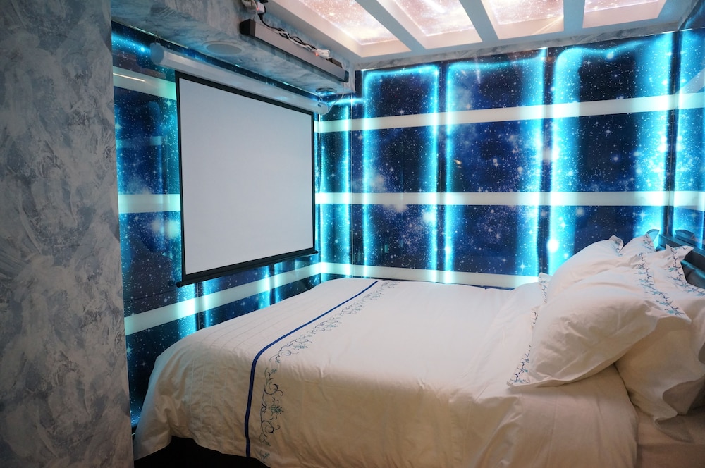 Star City Hotel 7/34