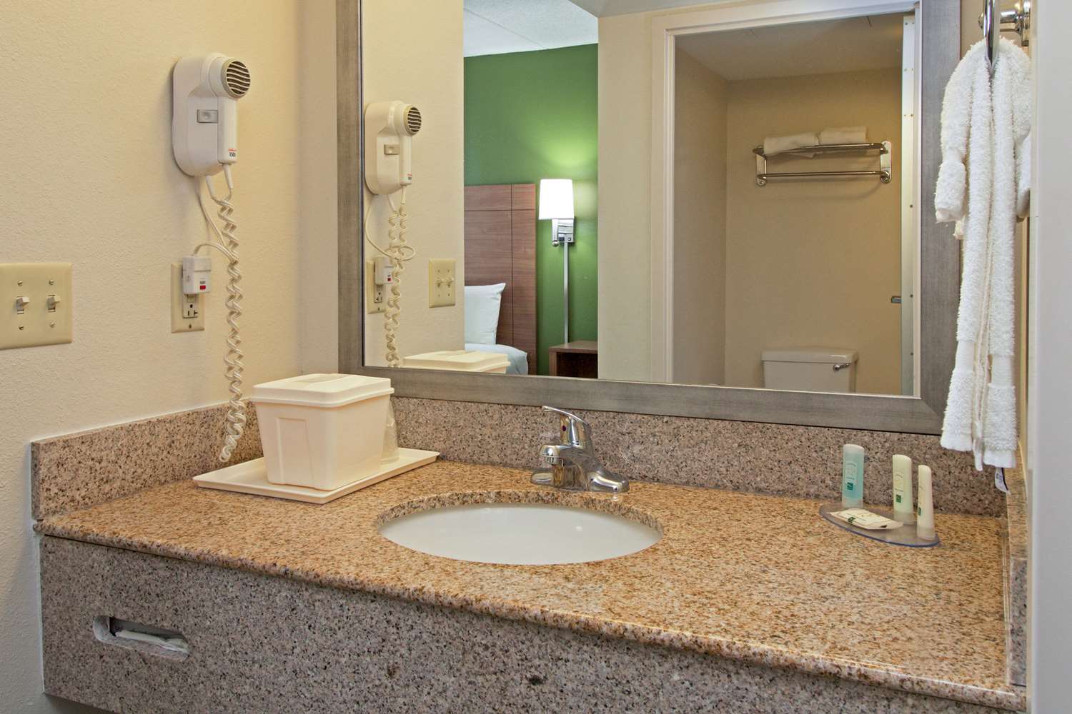 Quality Suites Lake Wright Norfolk Airport 16/16