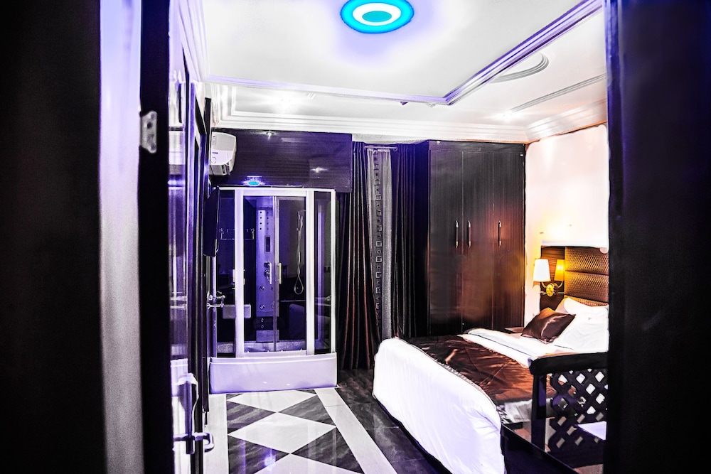 E-Suite Hotel 12/37