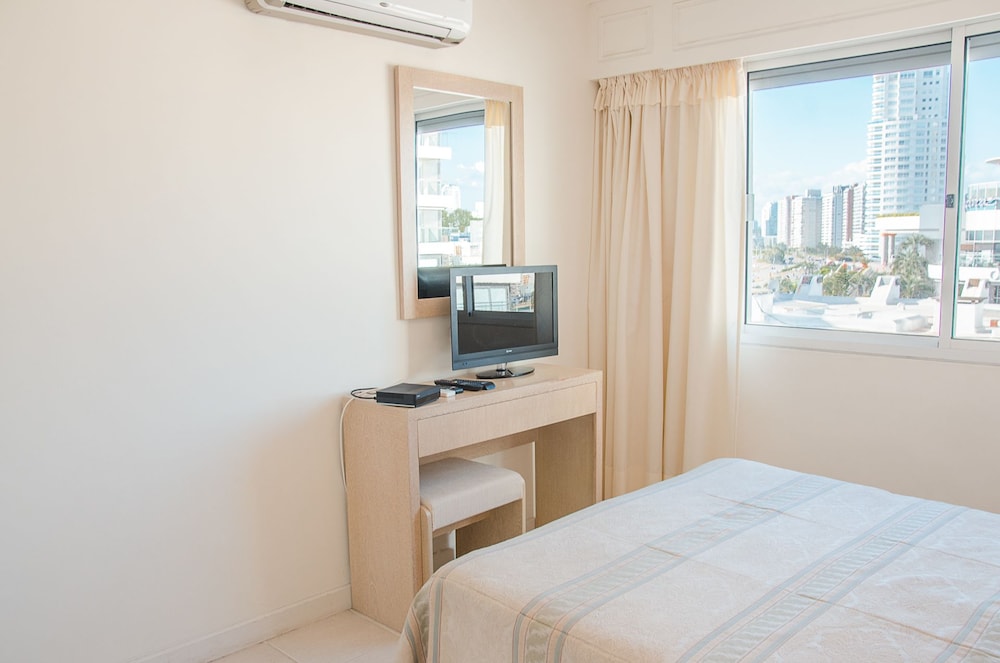 Sunset Beach Hotel 25/68