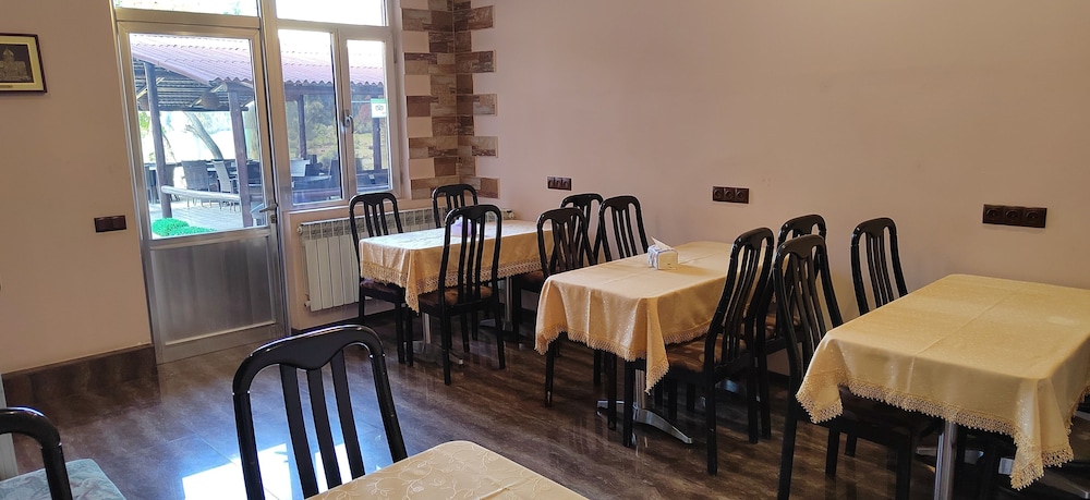 Areg Hotel 97/113