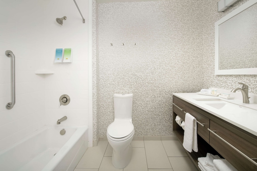 Home2 Suites by Hilton Longmont 8/30