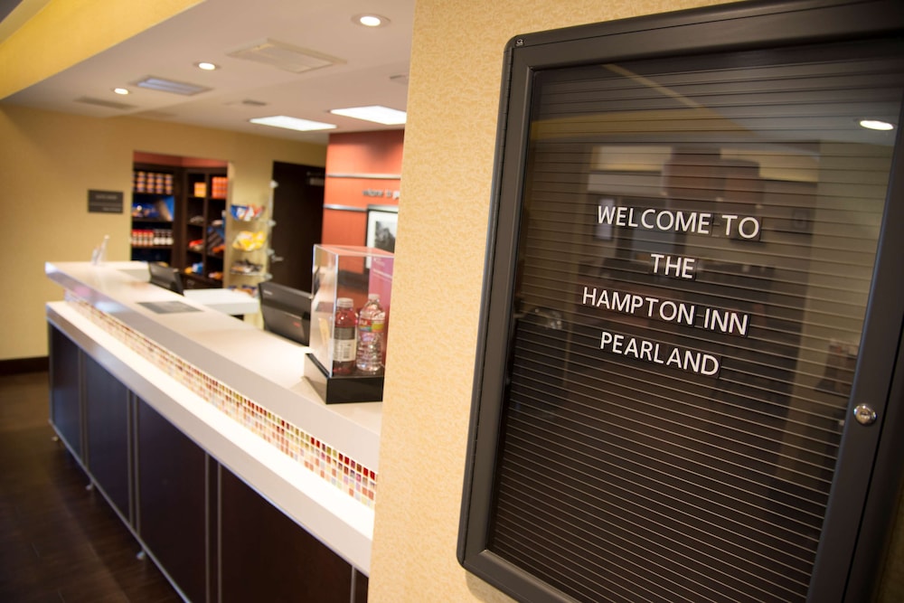 Hampton Inn Houston-Pearland 67/81