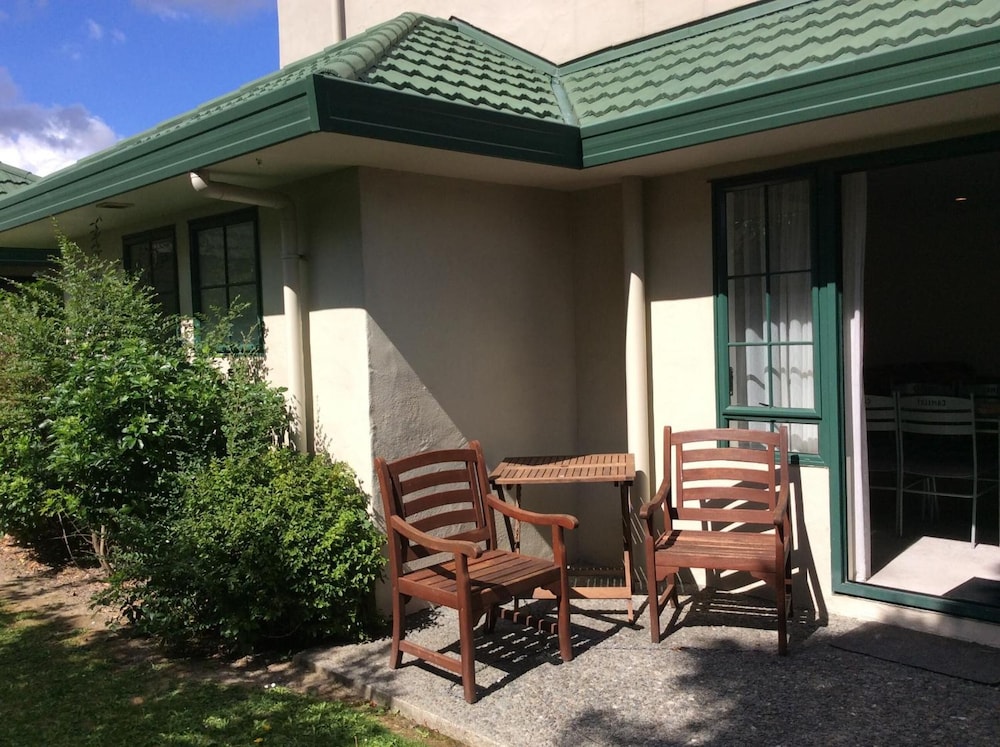 Camelot Motor Lodge 30/35