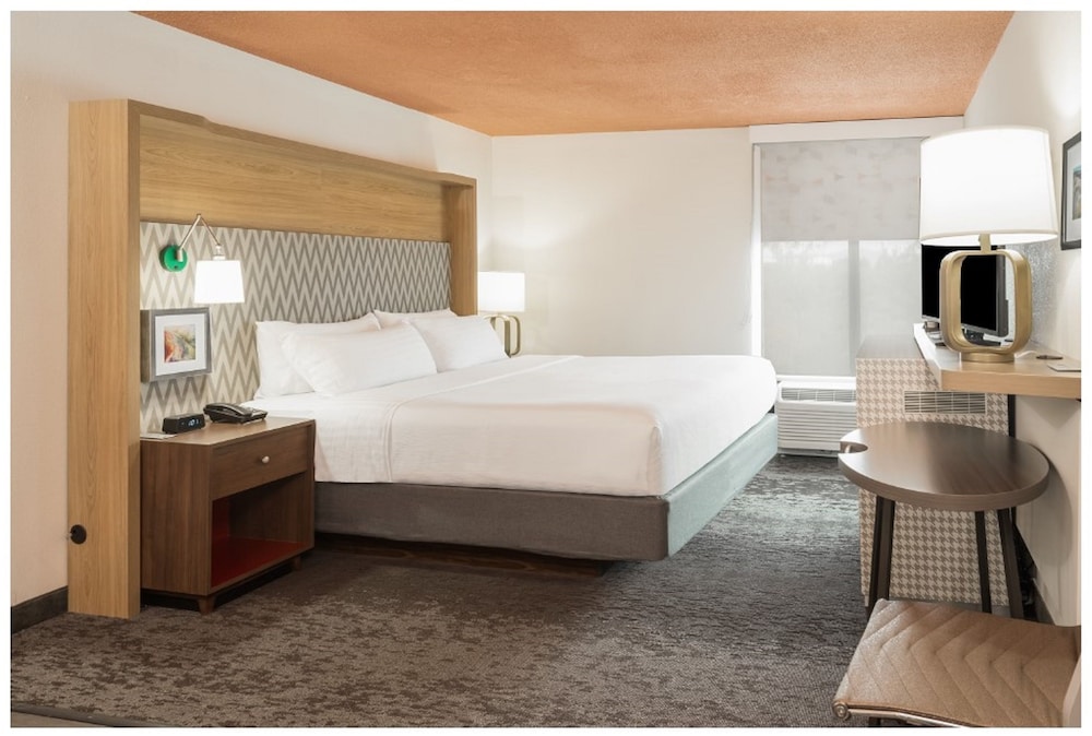 Holiday Inn Roanoke Airport-Conference CTR 6/60