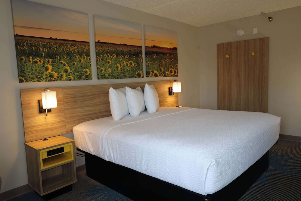 Days Inn by Wyndham Mandan Bismarck Area 26/56