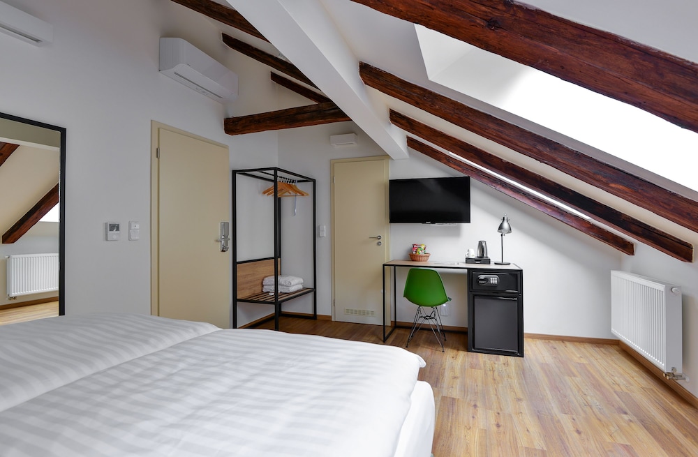 ROOM, DOUBLE BED, STAIR ACCESS ONLY
