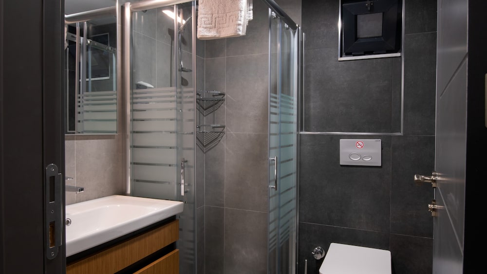 Opera Suites 44/50
