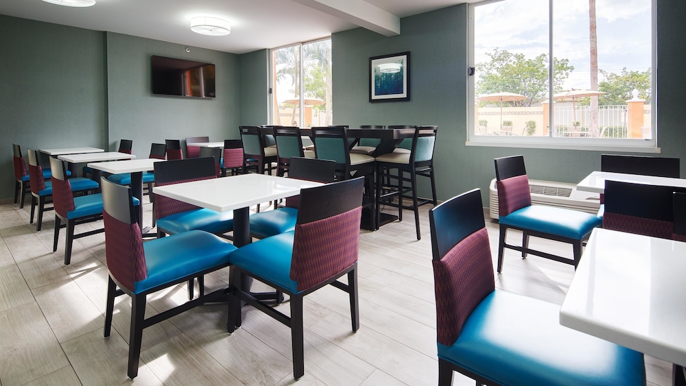 Best Western Fort Myers Inn and Suites 26/35