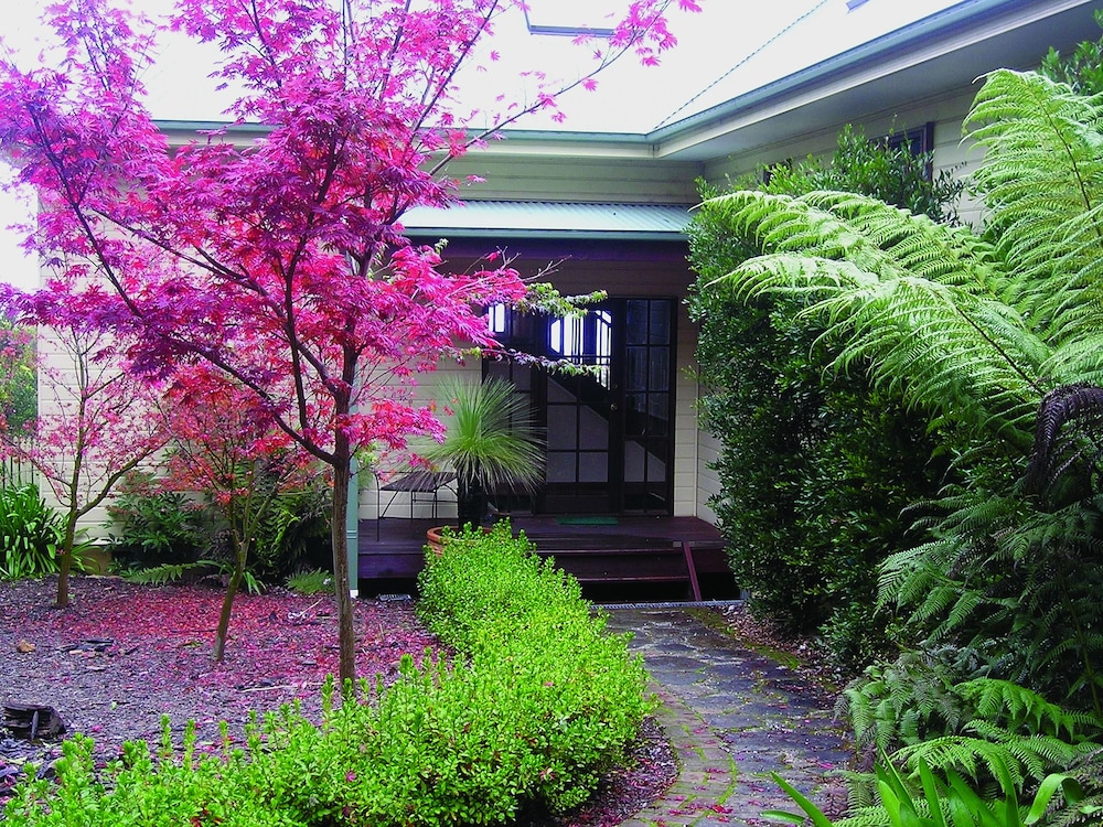 VALLEY OF THE WATERS B&B 26/51
