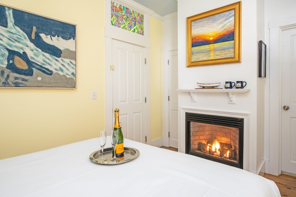 Admirals Landing Bed & Breakfast 7/69