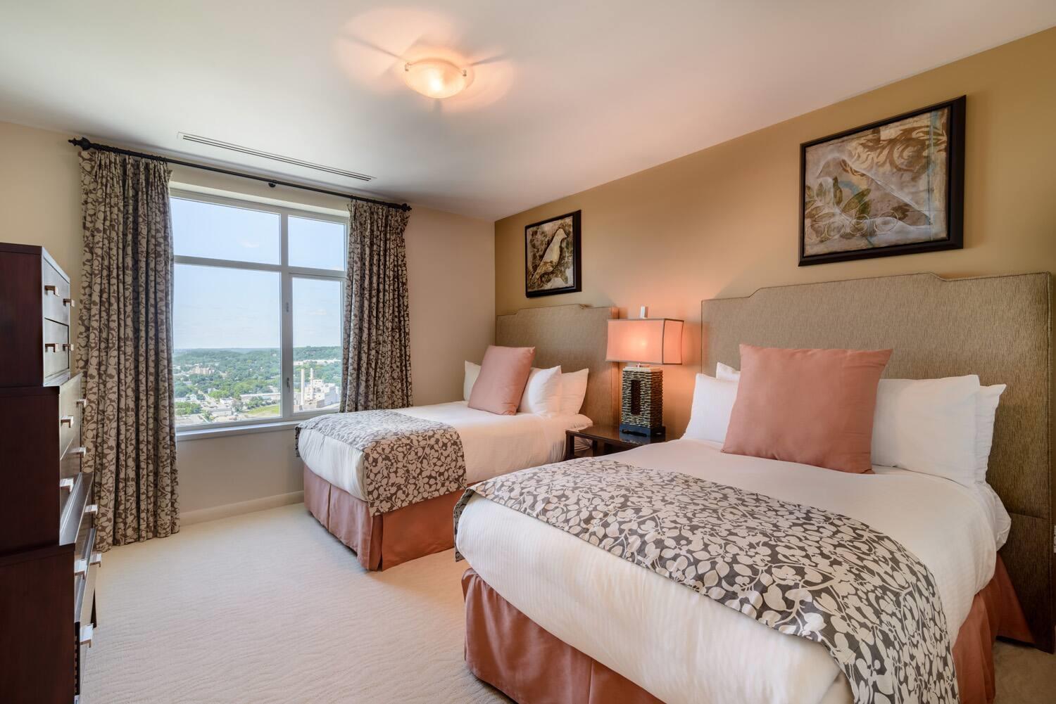 2 Bedrooms, Executive, Suite, Den