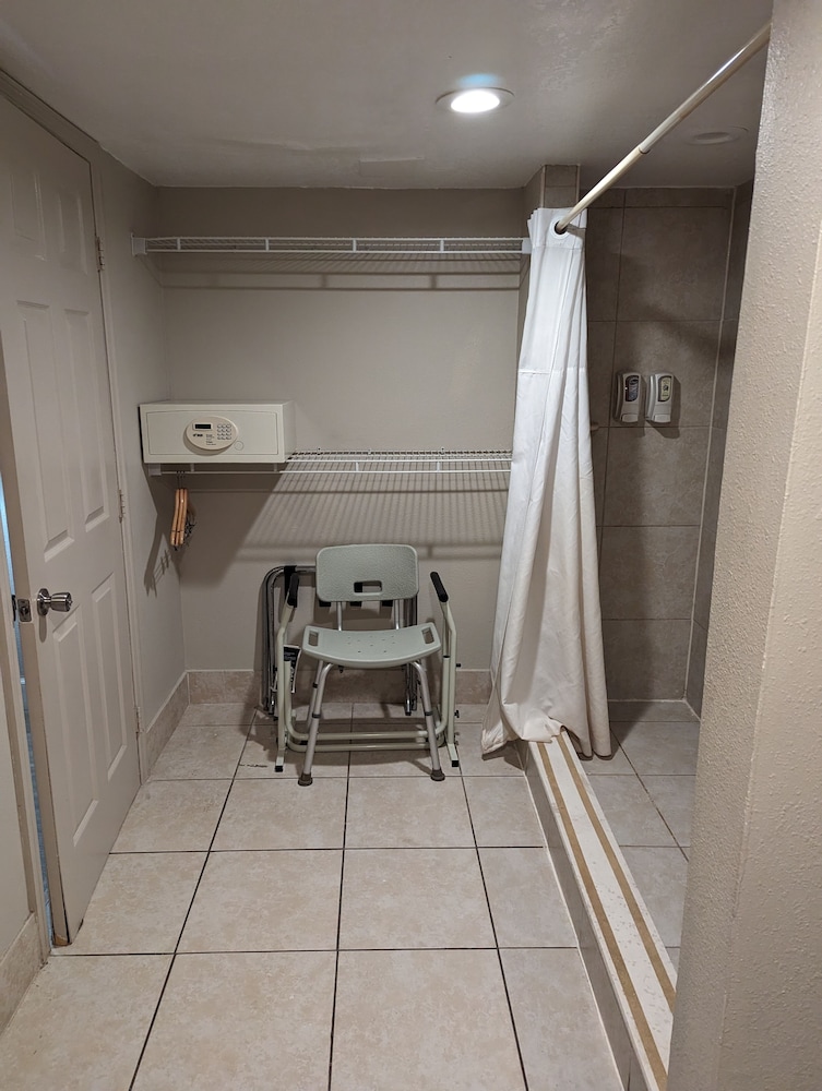 Monte Carlo Inn - Near Disney 35/50