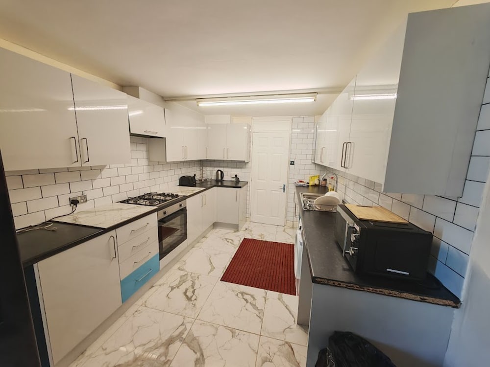 SnoozeDen Chalvey - Free Parking, Near M4 J6 25/35
