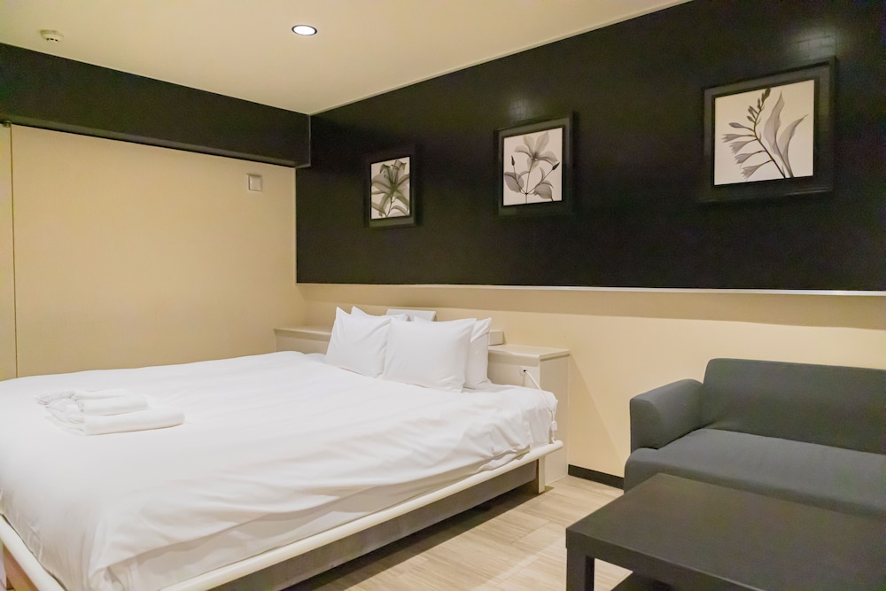 Muse, Modern, Queen Bed
