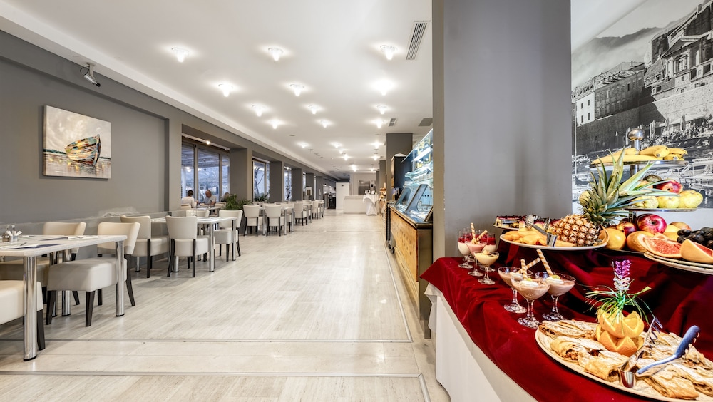 Uvala Hotel 62/72