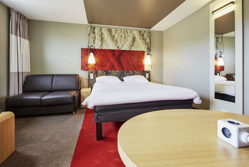 SUPERIOR, DOUBLE BED, SOFA