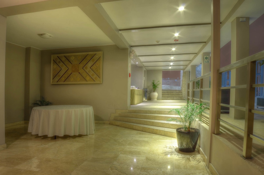 Sol de Oro Hotel And Suites 4/65