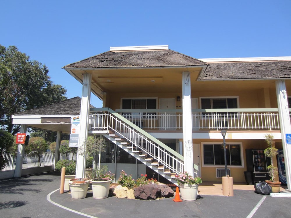 Caravelle Inn ＆ Suites photo3