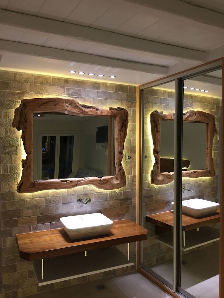 Eternal Suites 36/41