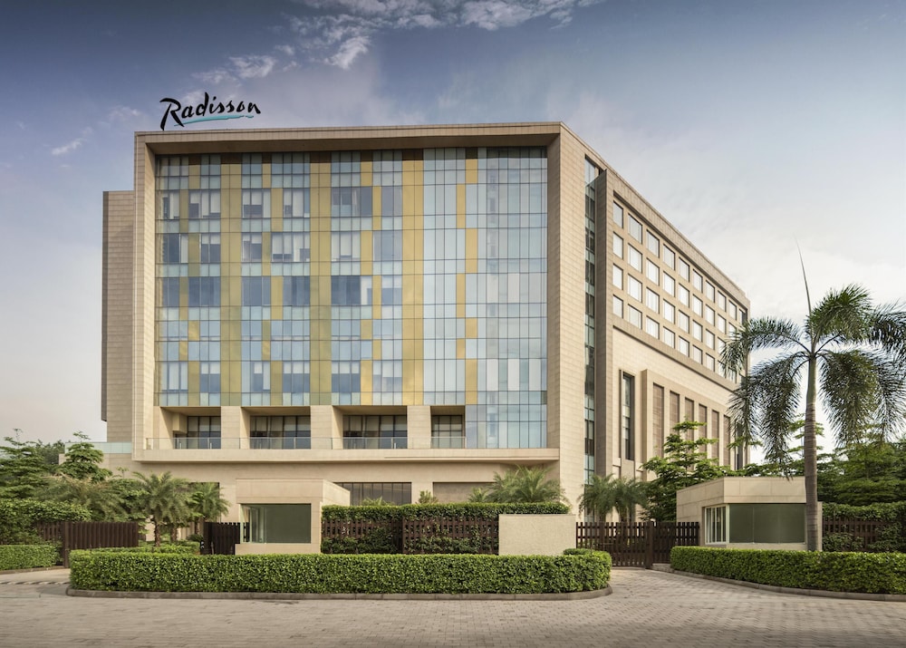 Radisson Hotel Delhi MG Road 1/33