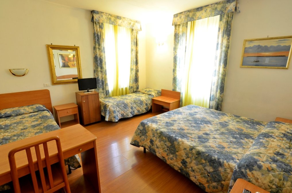 Tirreno Hotel 48/70