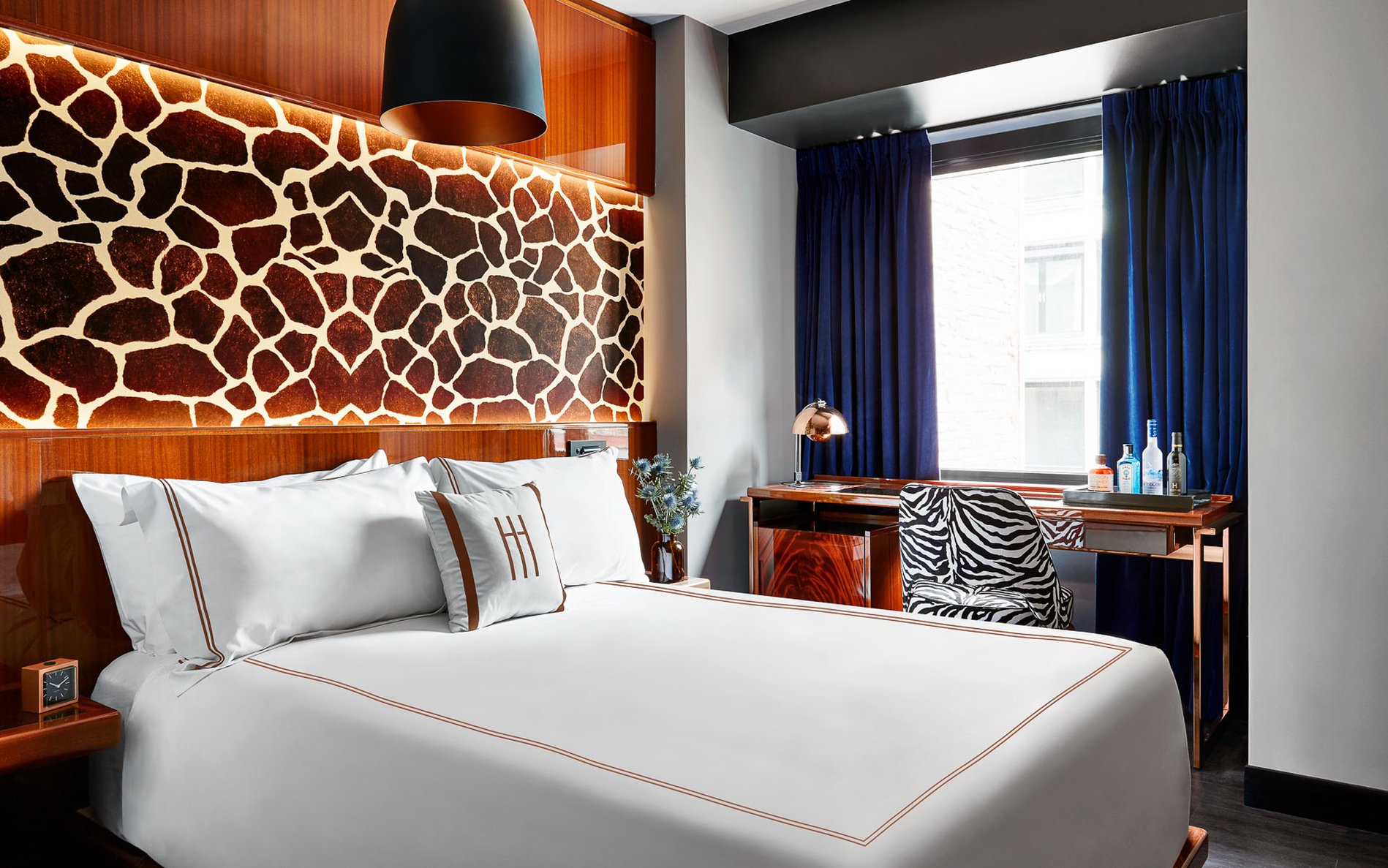 Room, Queen Bed, Empire Building View