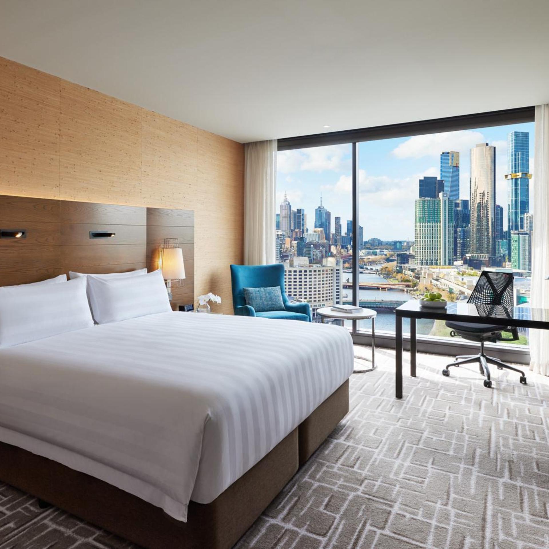 Pacific, King Bed, Club Lounge Access