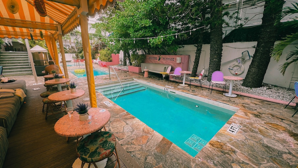 Viajero Miami - Adults Only 70/73