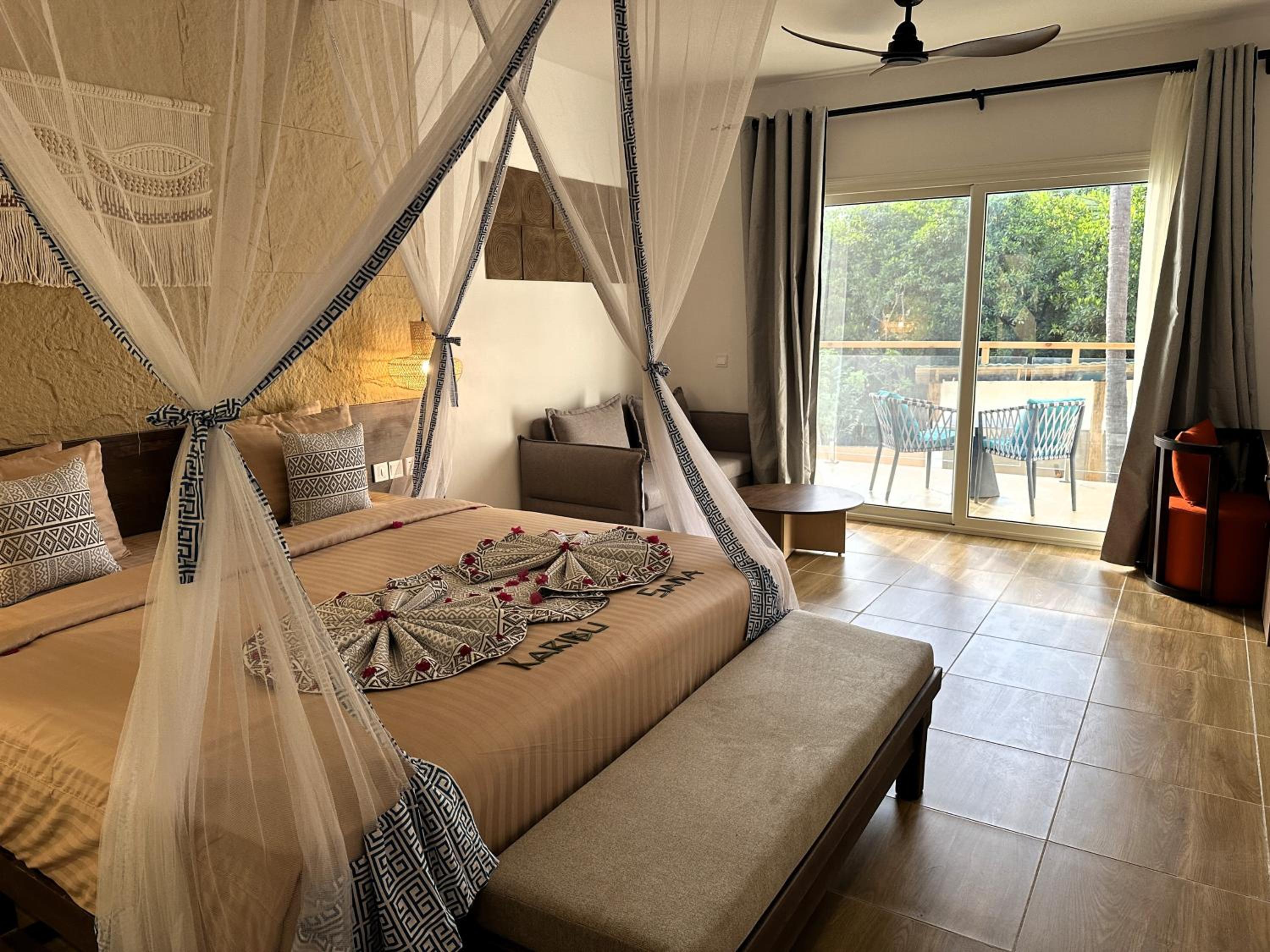 Garden, Queen Bed, Sofa