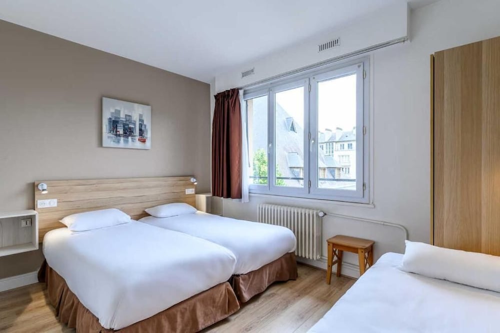 غرفة ثلاثية بثلاثة أسرّة، Comfort Hotel Alba Rouen 2/3