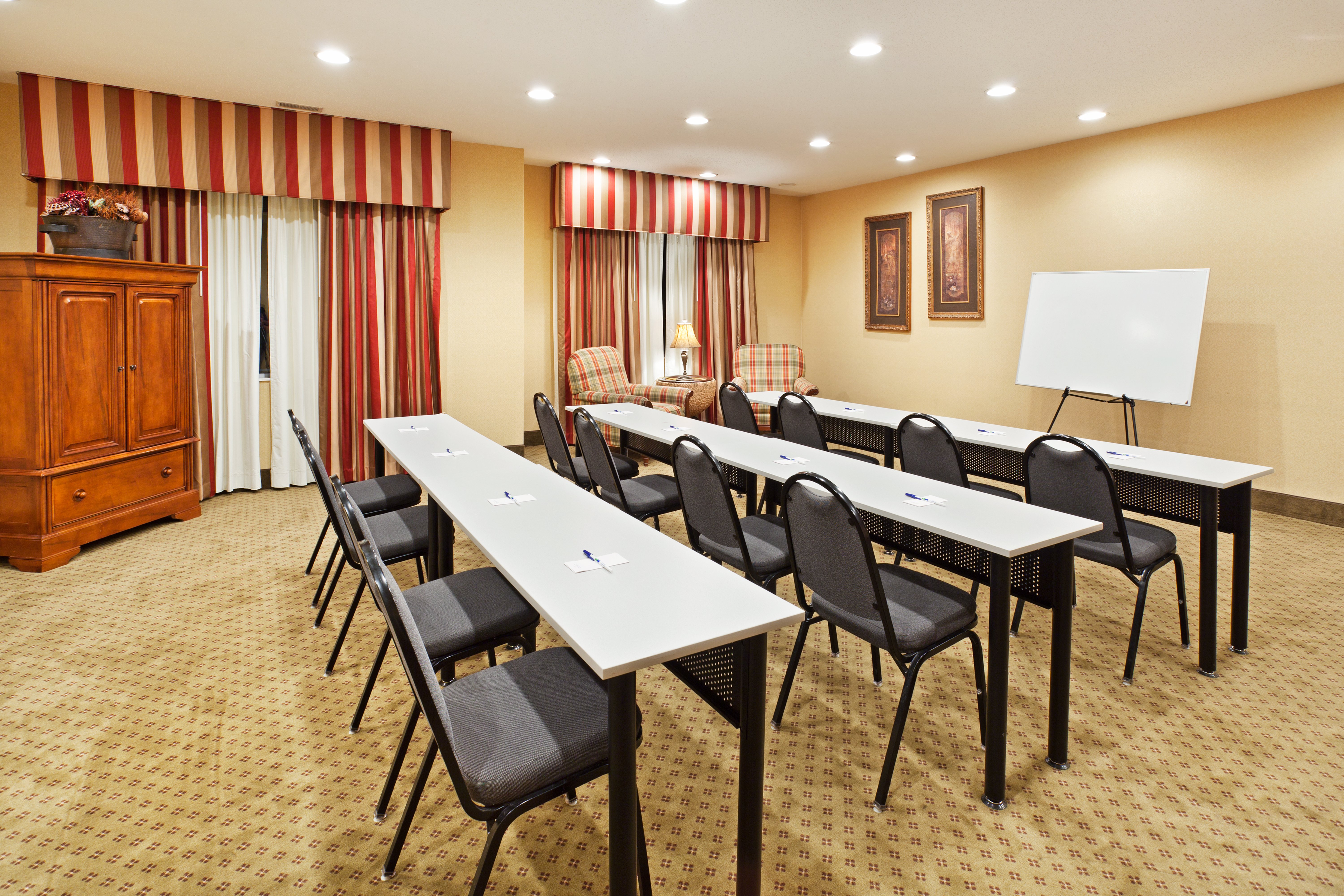 Holiday Inn Express Hotel & Suites Pikeville 43/44