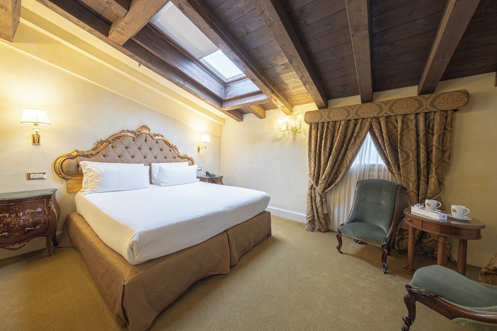 1 BEDROOM, LUXURY, SUITE, PARK VIEW