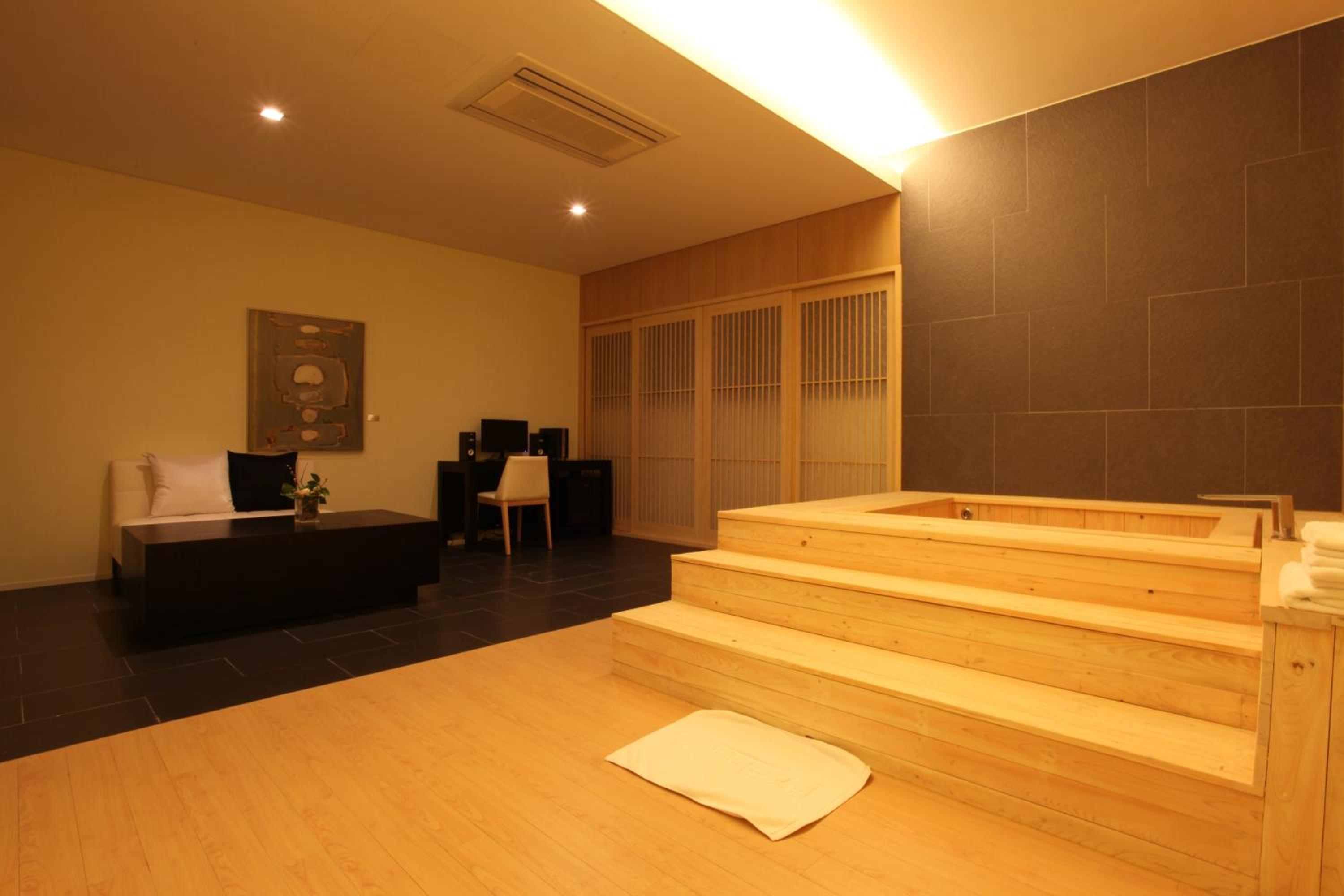 Yuwon Hotel 34/57