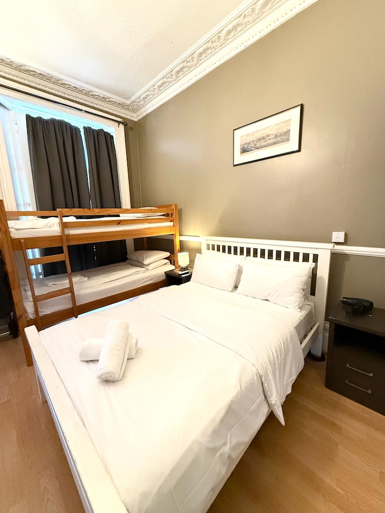 Ebury House Hotel 8/50